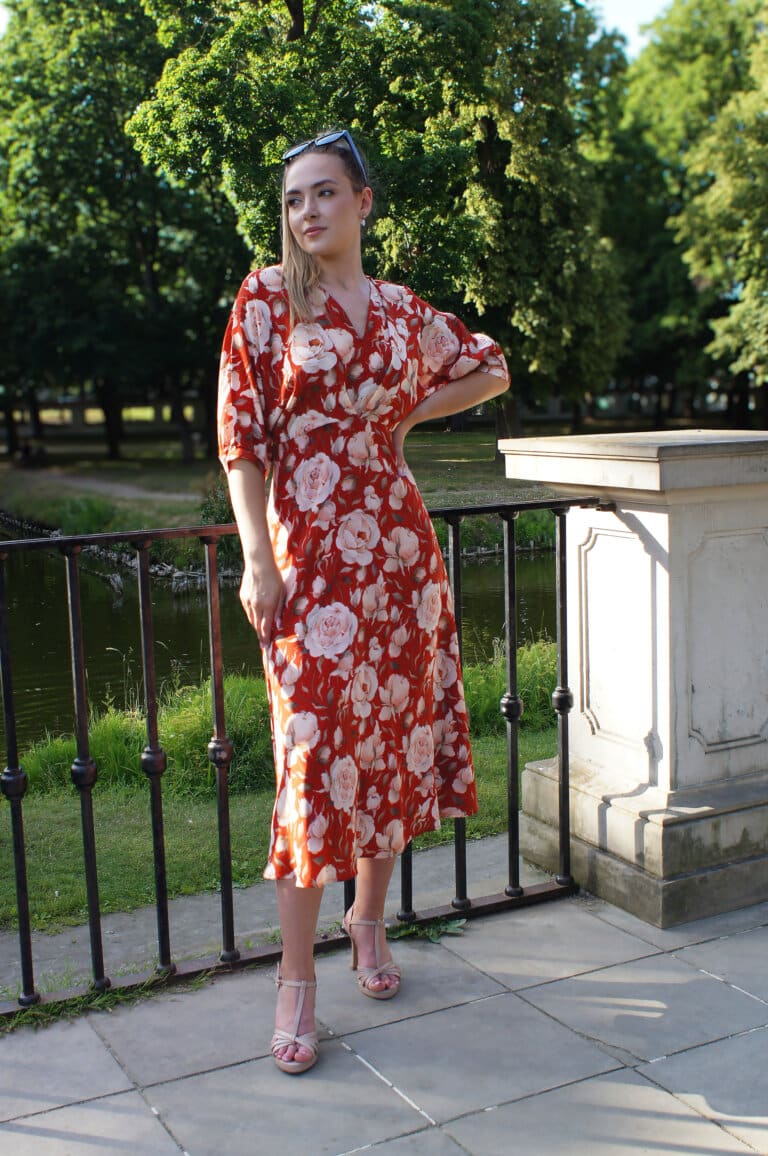 sukienka wizytowa z jedwabiu