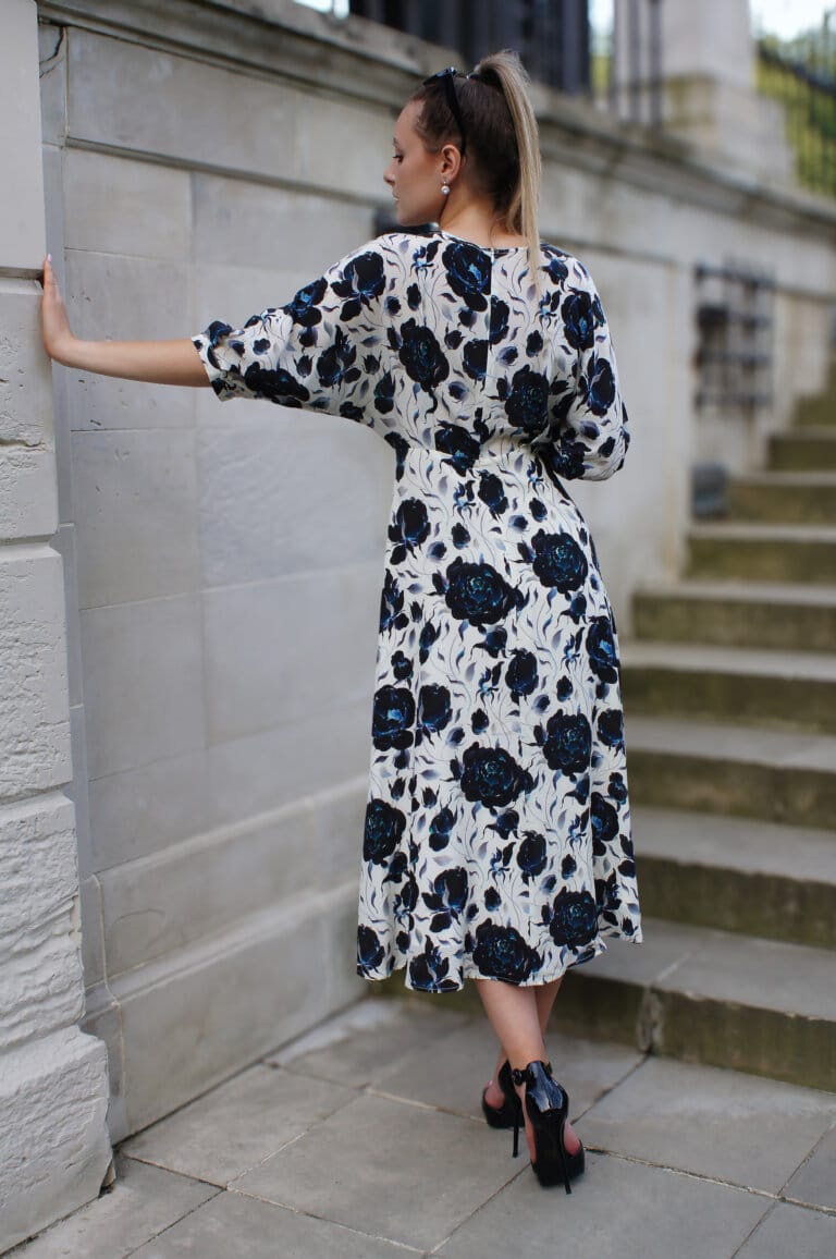 sukienka wizytowa z jedwabiu